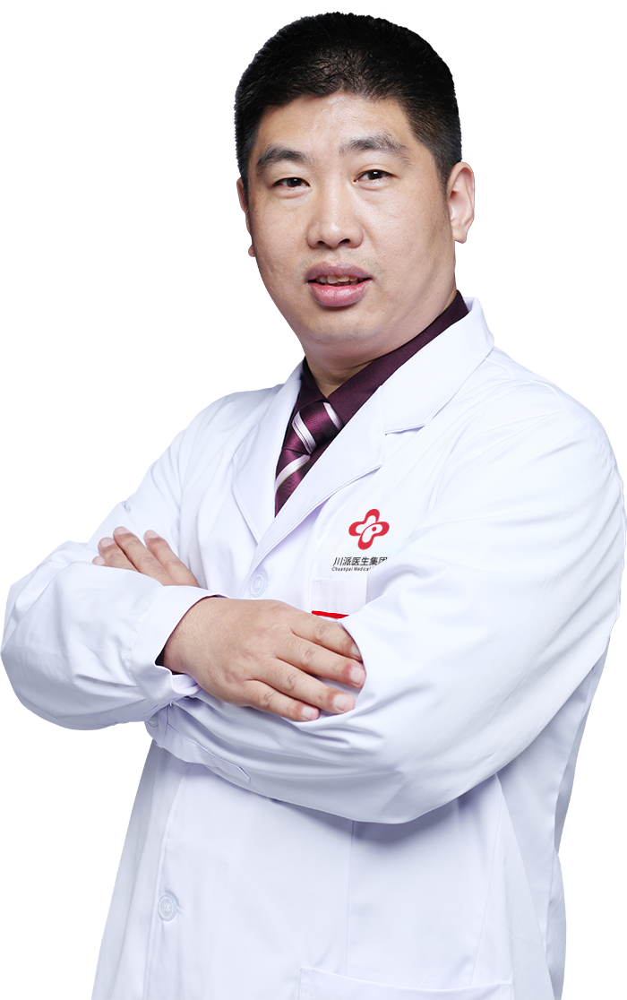 王俊 医生职业照,白大褂左胸绣有川派医生集团标识